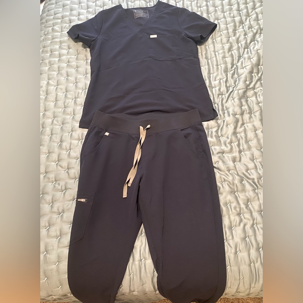 Navy FIGS Scrub Set - Like New